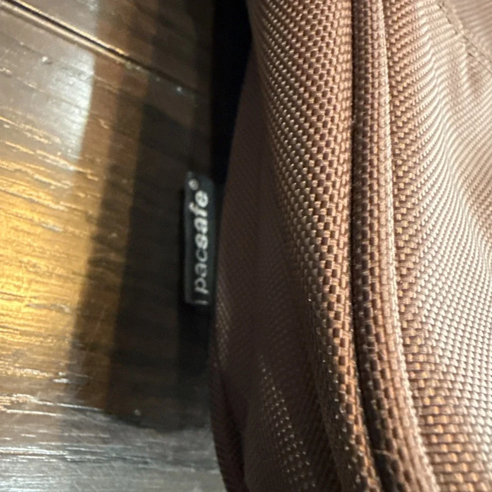 Pacsafe brown metrosafe